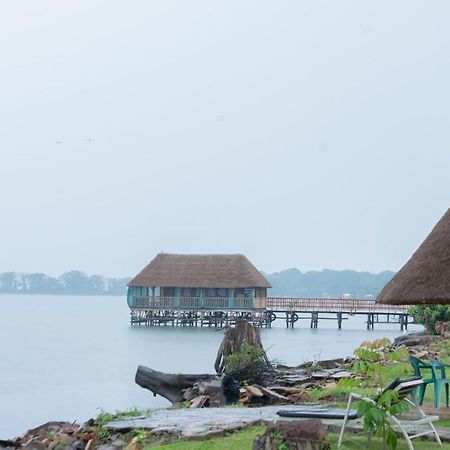 Mirembe Resort Beach Hotel Kalangala Exterior foto
