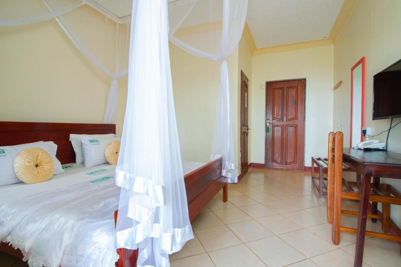 Mirembe Resort Beach Hotel Kalangala Exterior foto