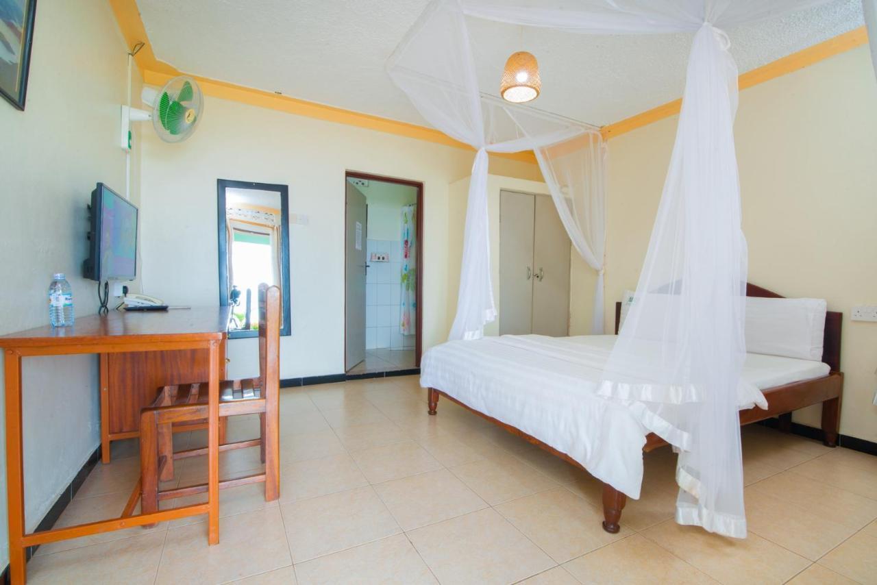 Mirembe Resort Beach Hotel Kalangala Exterior foto